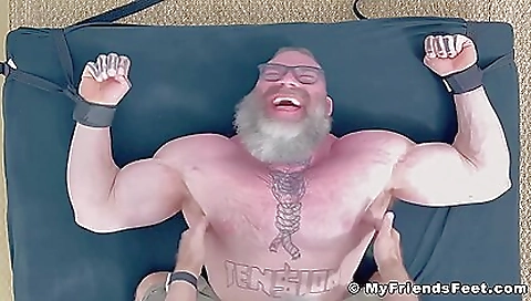 A bearded dude is being fucked in the bearded side
