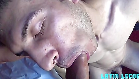A sexy amateur babe fucks a dude after a bareback vid