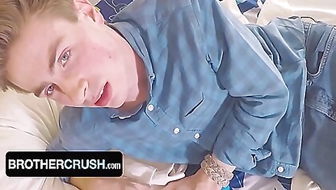 Blonde with a big ass fucked in the car with a large dick