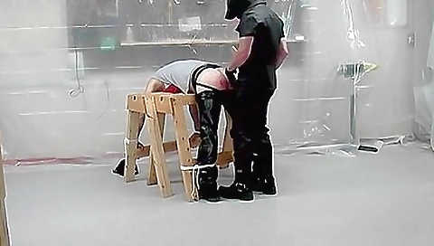 Amateur bdsm spank video with a girl and a guy in 3d