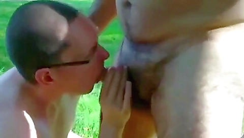 Amateur outdoor porn with a little game and a little deepthroat