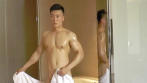 Bright and handsome gym instructor ba2019 fitness instructor 069