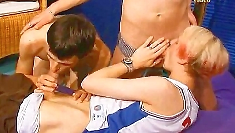 Amateur threeway with a blonde and a guy 10 years old