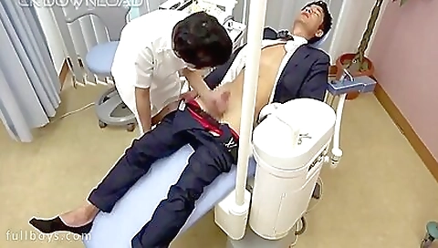 Japanese girl with a great ass enjoys a deepthroat