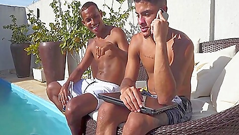 Bareback blowjob from a black boyfriend with a hot girl
